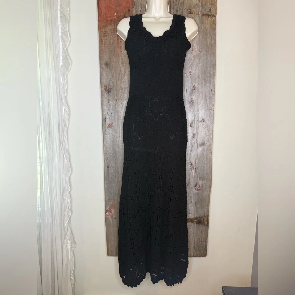 Luxely Wilder Sleeveless V-Neck Knit Midi Scalloped Hem Dress Black S